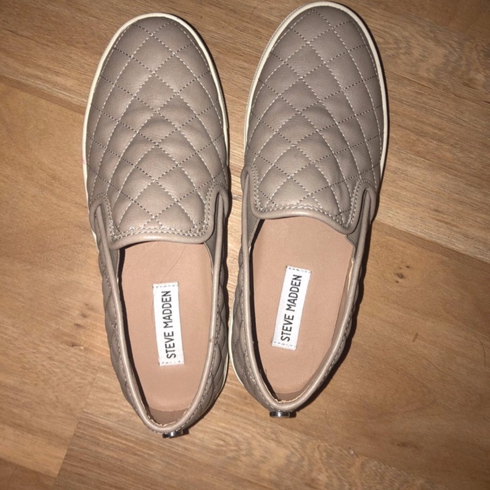 Steve Madden Beige Quilted shoes Womens Size 8.5